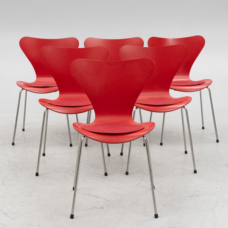 Arne Jacobsen, six 'Series 7' chairs, Fritz Hansen, Denmark, 2012.