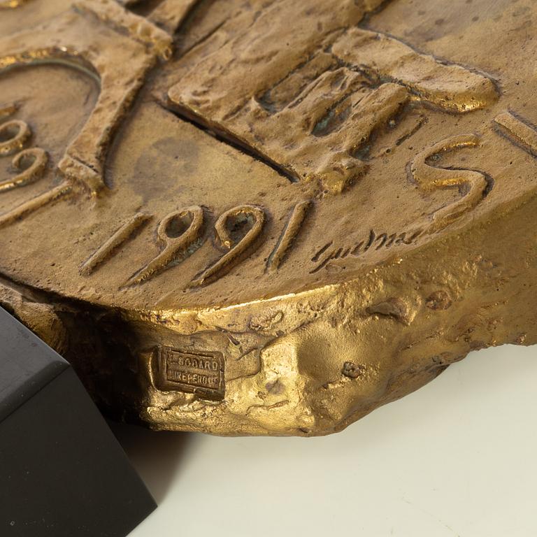 Gudmar Olovson, relief/sculpture. Signed. Numbered. Foundry mark. Bronze, total height 21.5 cm, length 18.5 cm.