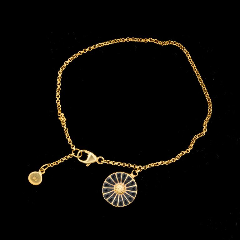 ARMBAND, förgylld sterlingsilver samt svart emalj, "Daisy", Georg Jensen. Vikt ca 3 g.