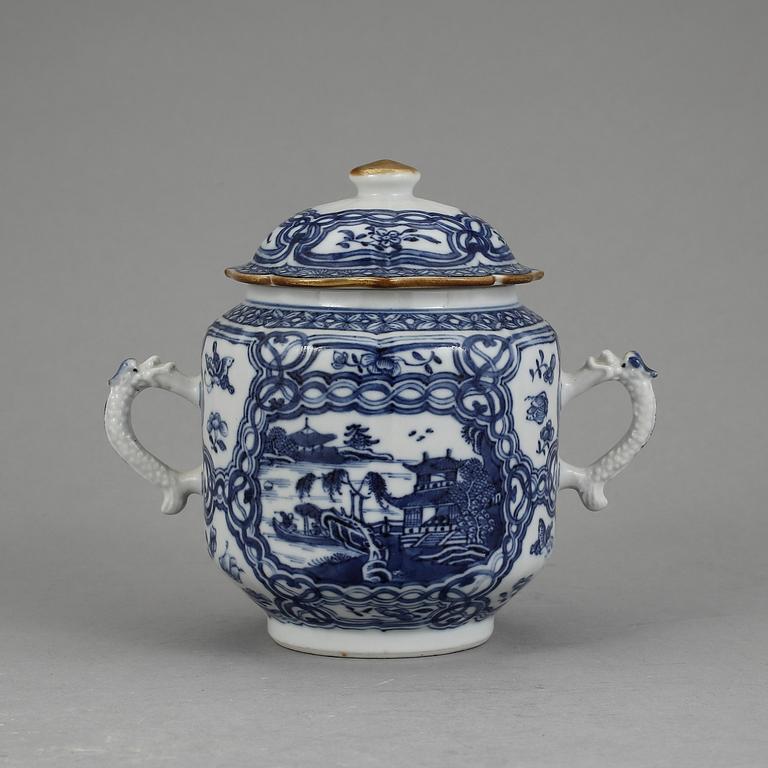 SKÅL MED LOCK, porslin, Kina, Qianlong 1736-95.