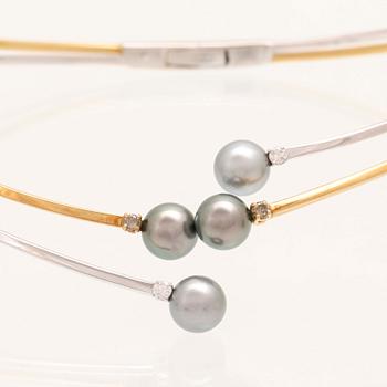 An 18K white- and yellow gold necklace with round brilliant cut diamonds and cultured Tahitian pearls, Damiani Italy.