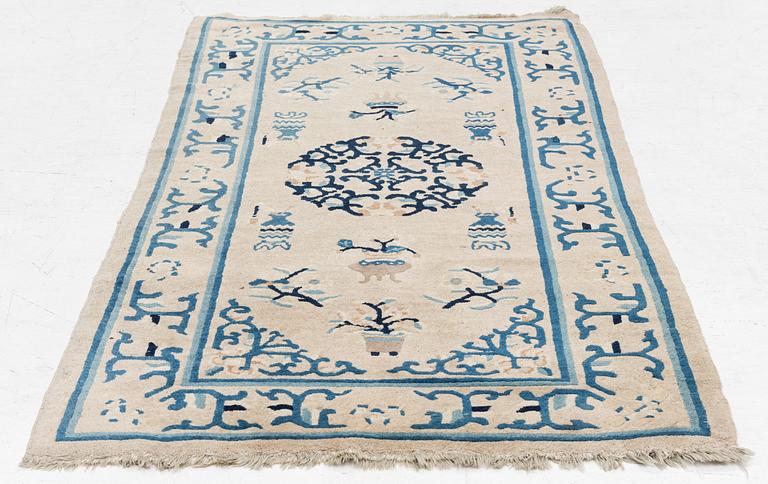 Carpet, China, approx. 175 x 95 cm.