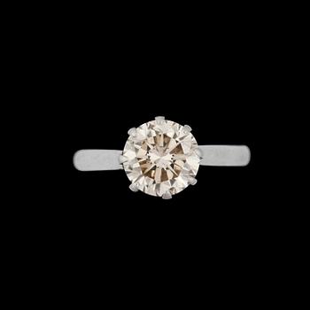 955. A solitaire diamond 1.85 ct ring. Quality app. M-N/VS.