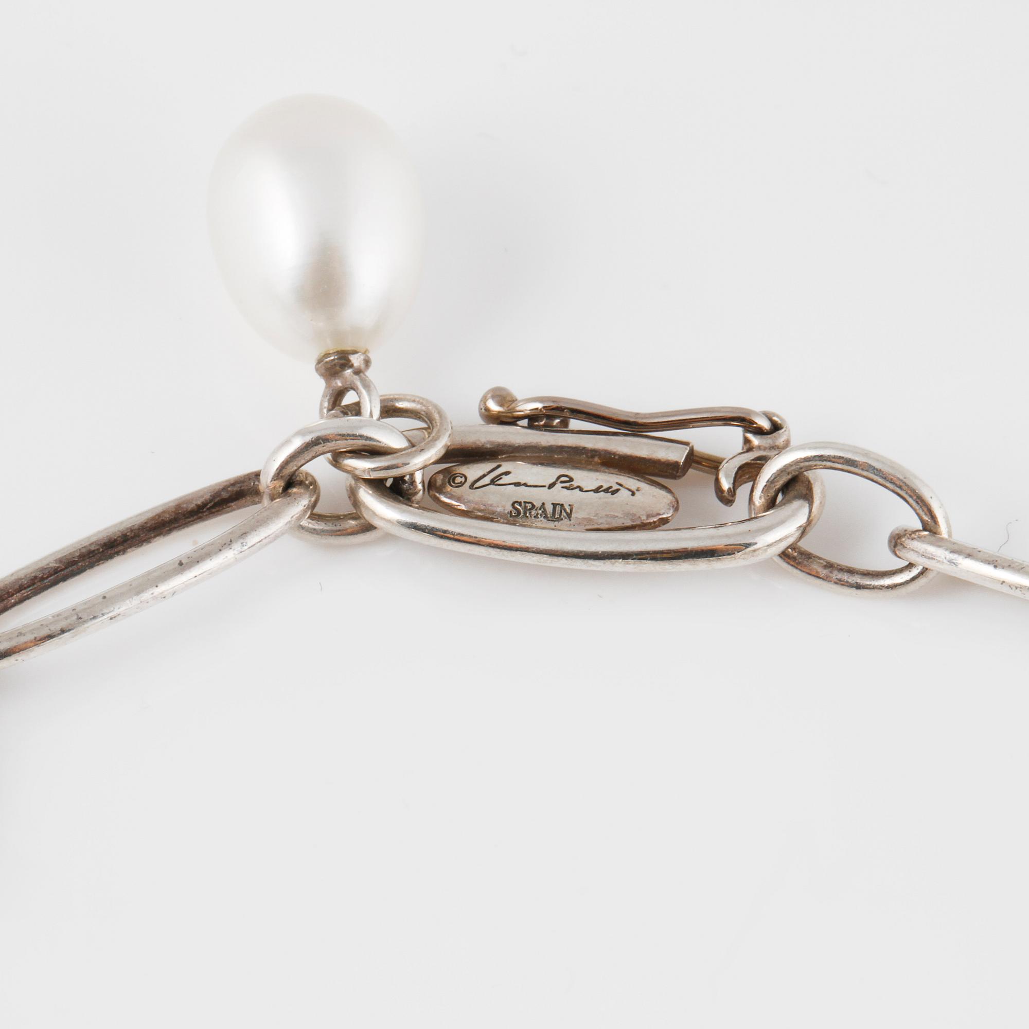 ARMBAND, Elsa Peretti för Tiffany & Co, sterlingsilver med odlade pärlor. Vikt 15,4 gram.