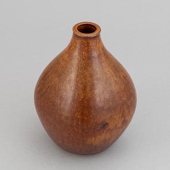 Edith Sonne-Bruun, a stoneware vase, Saxbo, Denmark, mid 20th Century.
