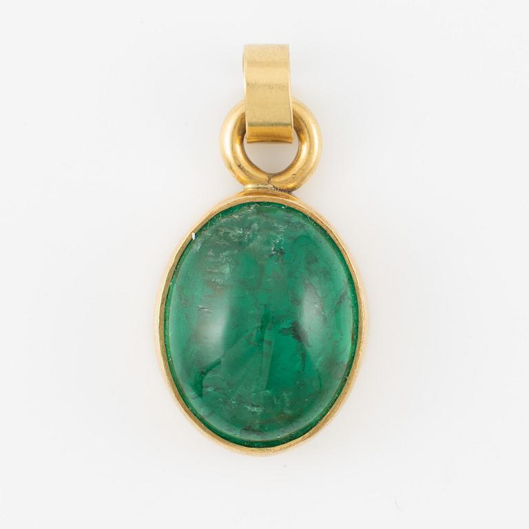 Pendant in 18K gold with a cabochon-cut emerald.