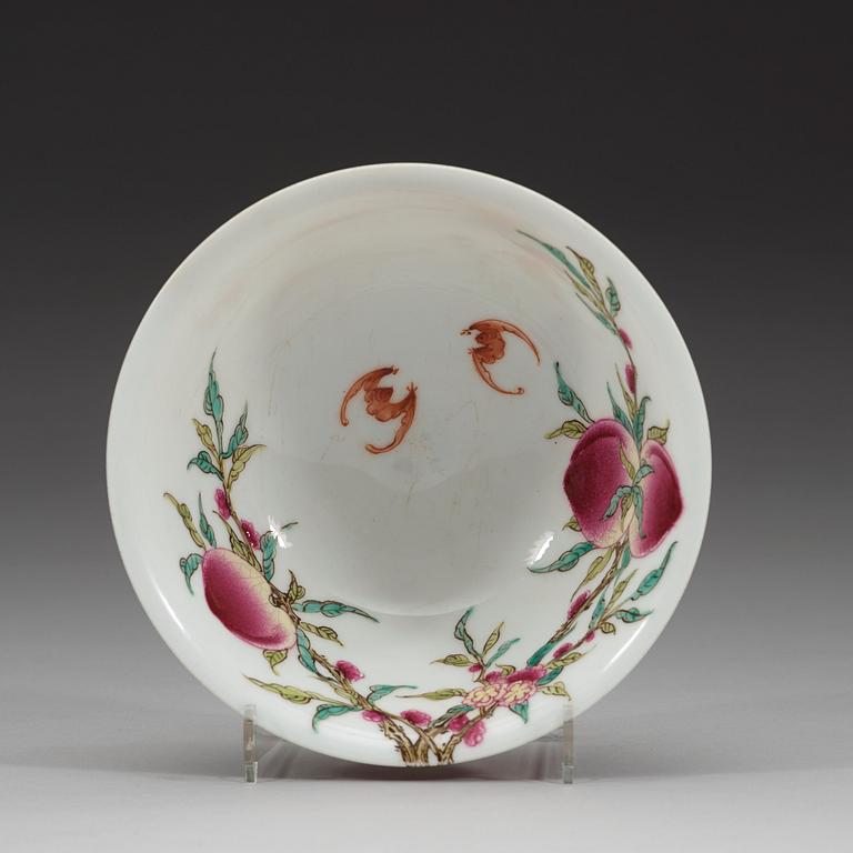 SKÅL, porslin. Troligen Republik (1912-1949).