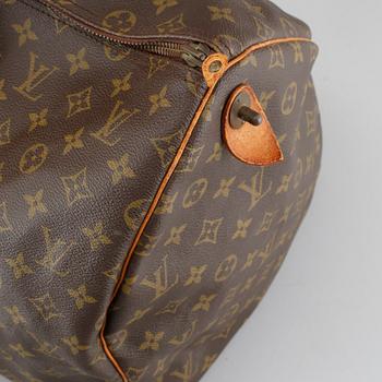 A monogram canvas weekendbag "Keepall 55" by Louis Vuitton.