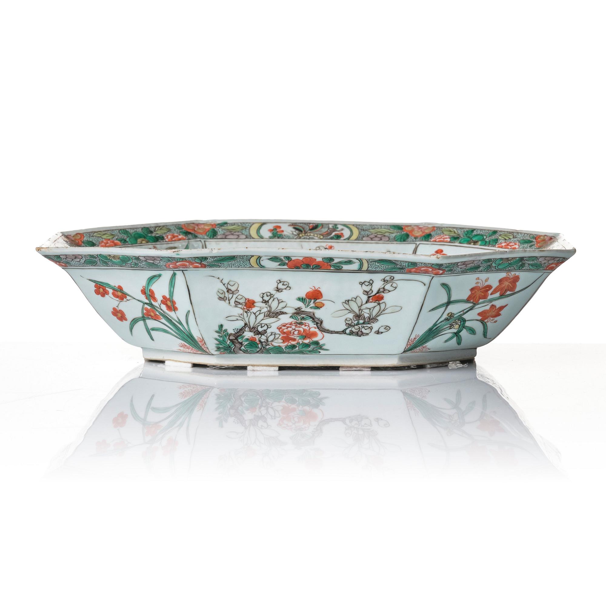 A famille verte bowl, Qing dynasty, Kangxi (1662-1722).