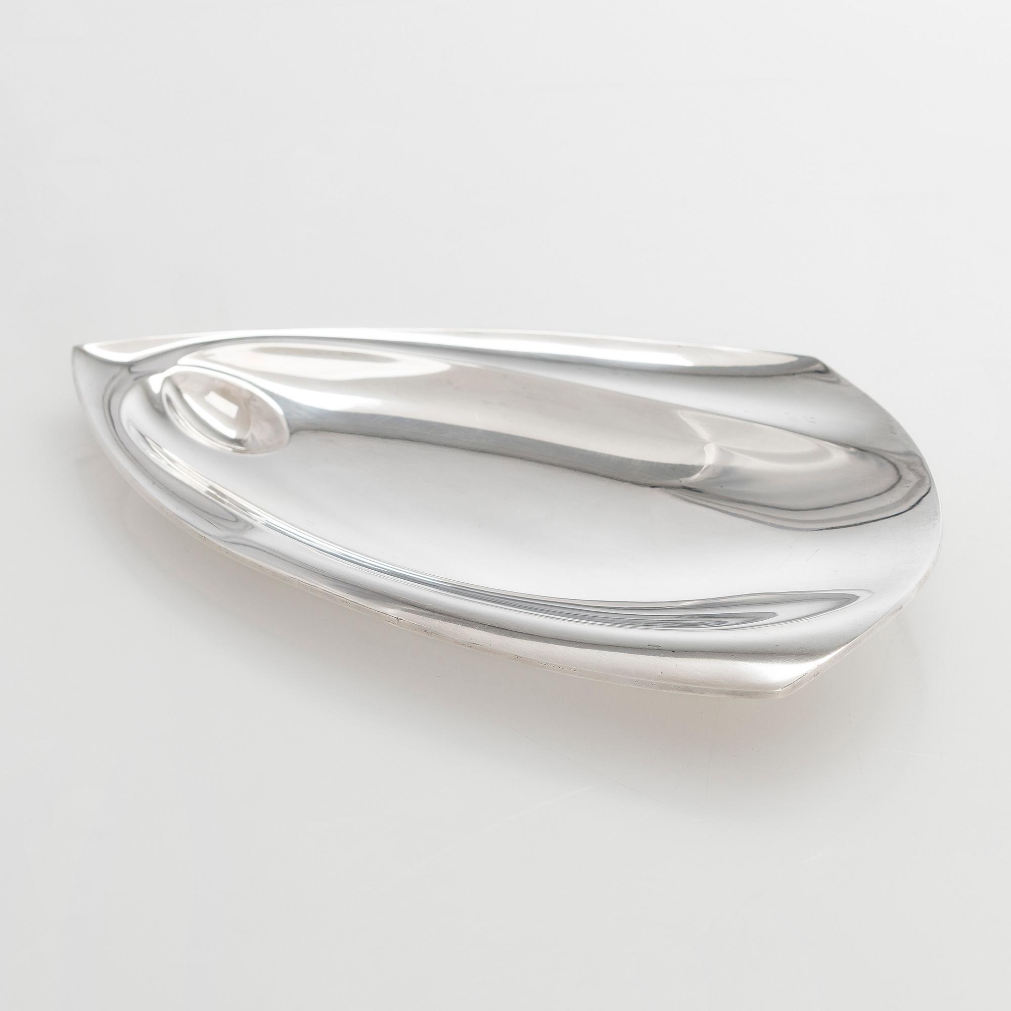 Tapio Wirkkala, A silver dish and letter knife, Kultakeskus Hämeenlinna 1960 and 1964.