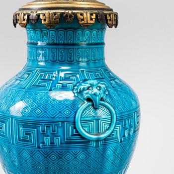 BORDSLAMPA, porslin, Kina, 1900-talets första hälft.