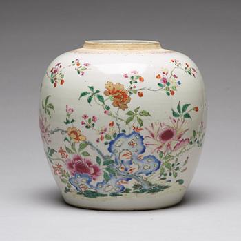 A famille rose jar, Qing dynasty, Qianlong (1736-95).