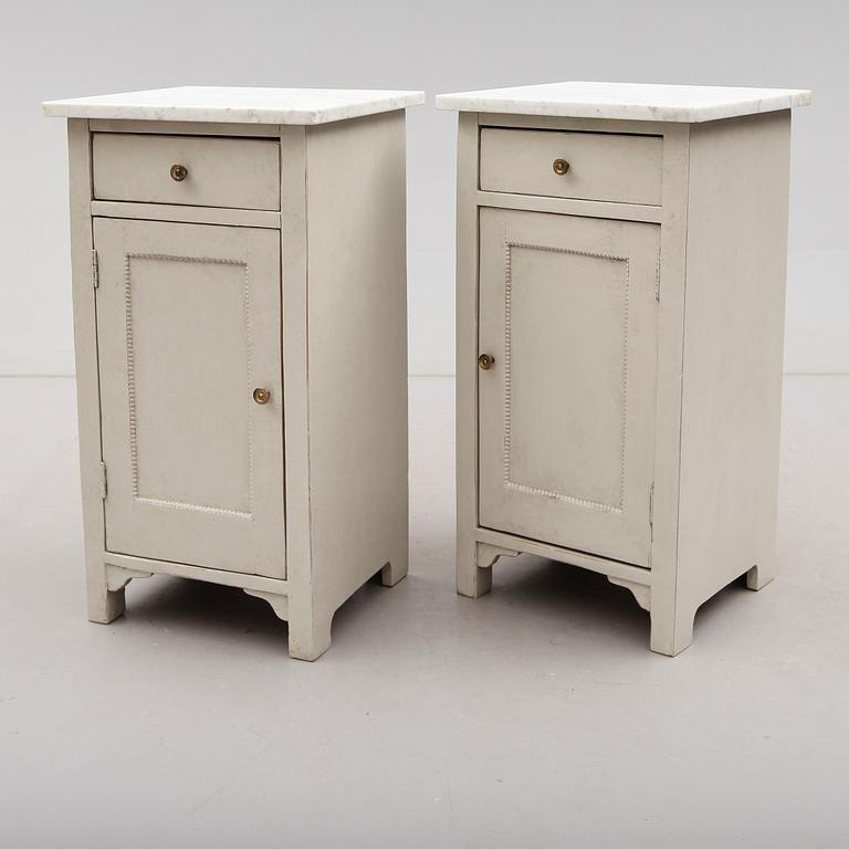 SÄNGBORD, 1 par, 1900-talets första hälft.