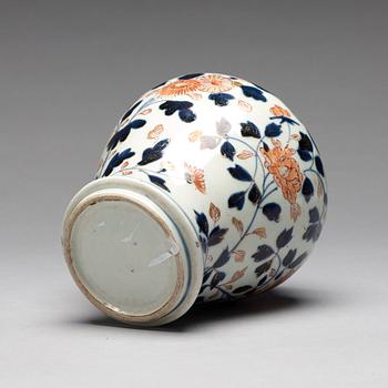 VAS, porslin. Japan, 1700-tal.
