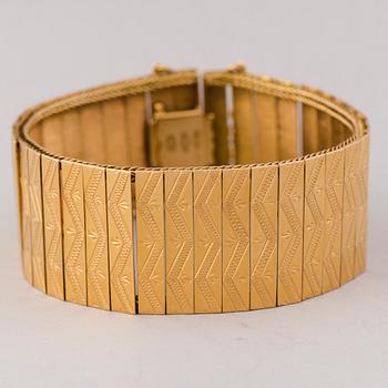 A BRACELET, 18K gold. Uno A Erre, Italy.