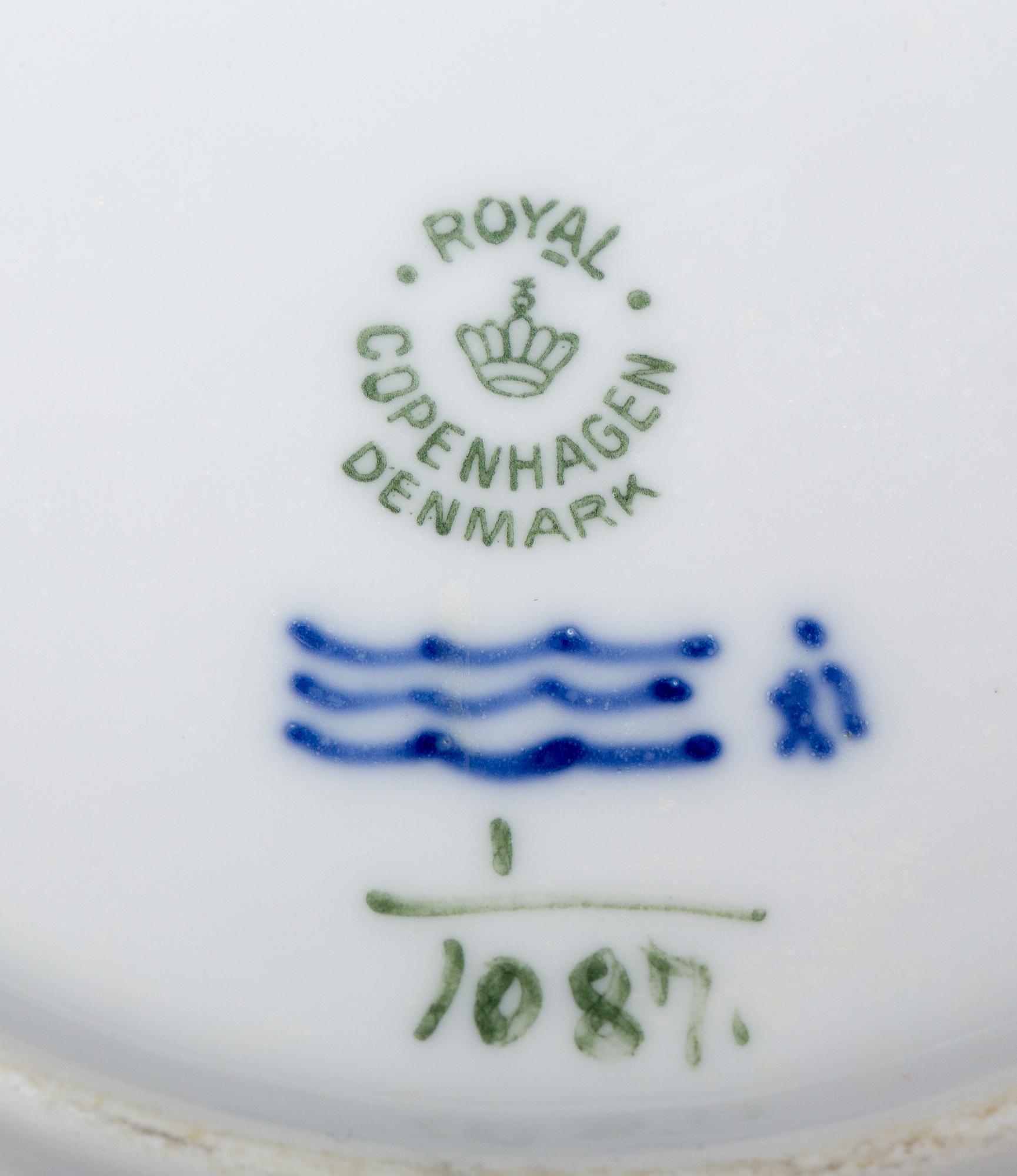 SERVIS, ca 65 delar. Musselmalet. Royal Copenhagen, Danmark.