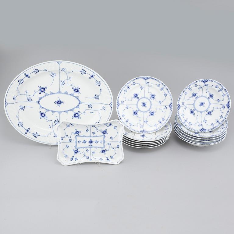 14 pieces of "Musselmalet" porcelain table ware, by Royal Copenhagen, mid 20th cenutry.