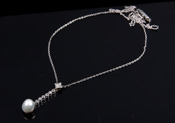COLLIER, 18 K guld, diamanter samt pärla. 1900-tal.