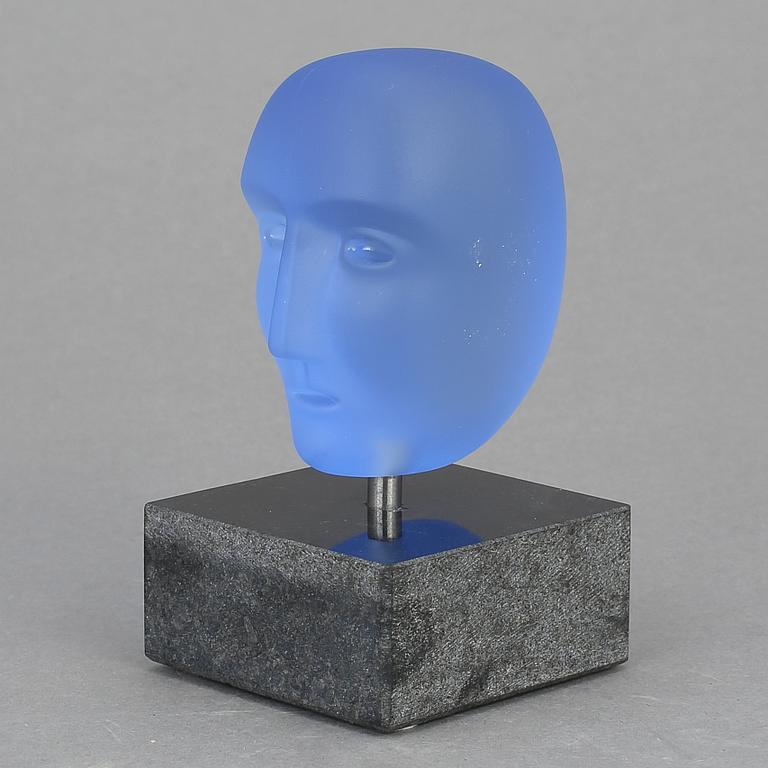 SKULPTUR, glas, Bertil Vallien, Kosta Boda. Signerad och numrerad atelier 9990007/1000.