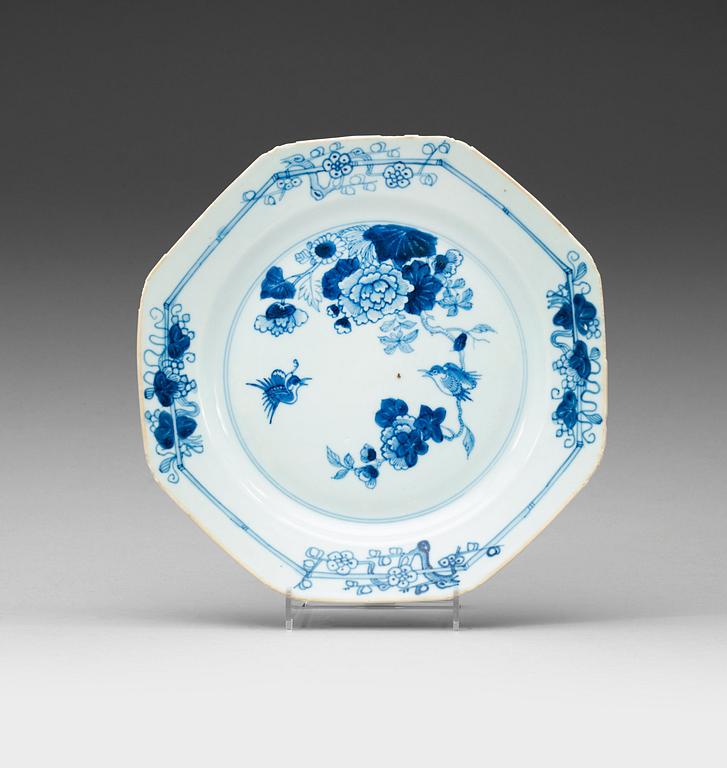 A set of 12 blue and white dinner plates, Qing dynasty Qianlong (1736-95).