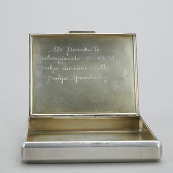 CIGARETTETUI, silver, Estland, 1900-talets första hälft. Vikt 177 gram.
