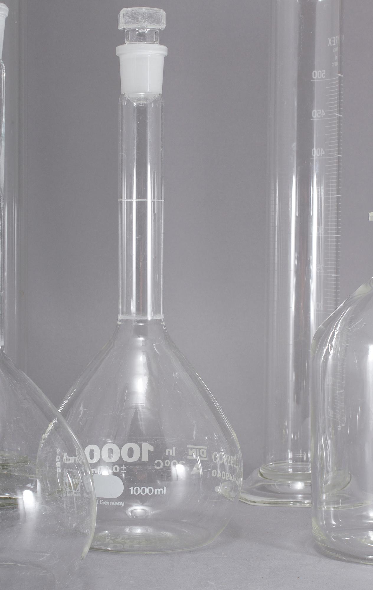 LABORATORIEUTRUSTNING, 8 delar, glas, 1950/60-tal.