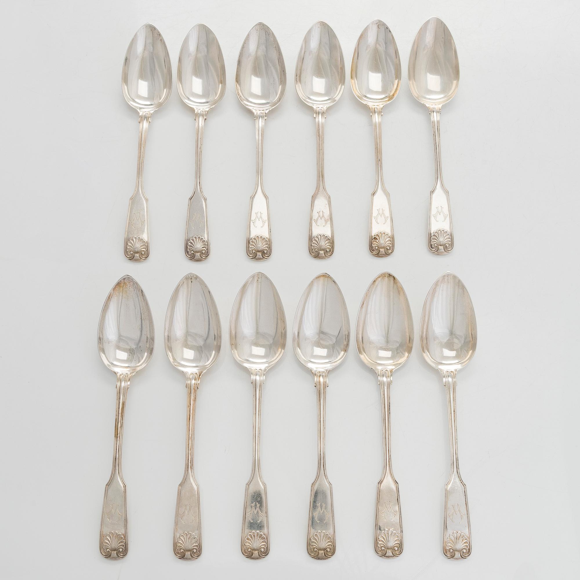 C. J. Heyne, och Grachev, ragusked och bestickuppsättning, 36 delar, silver, S:t Petersburg 1825 och 1894.