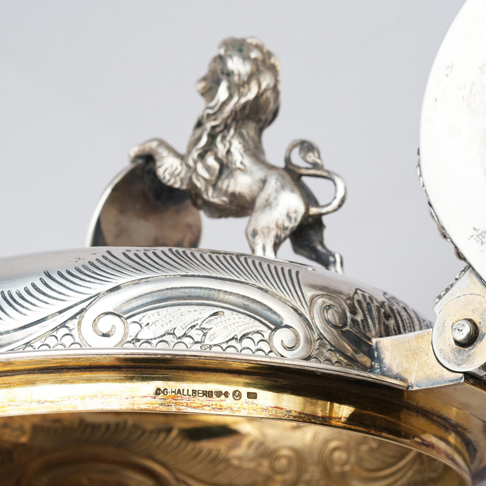 CG Hallberg, dryckeskanna, delvis förgyllt silver, Stockholm 1916. Barockstil.