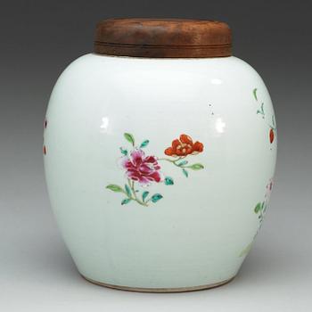 A famille rose jar, Qing dynasty, Qianlong (1736-95).