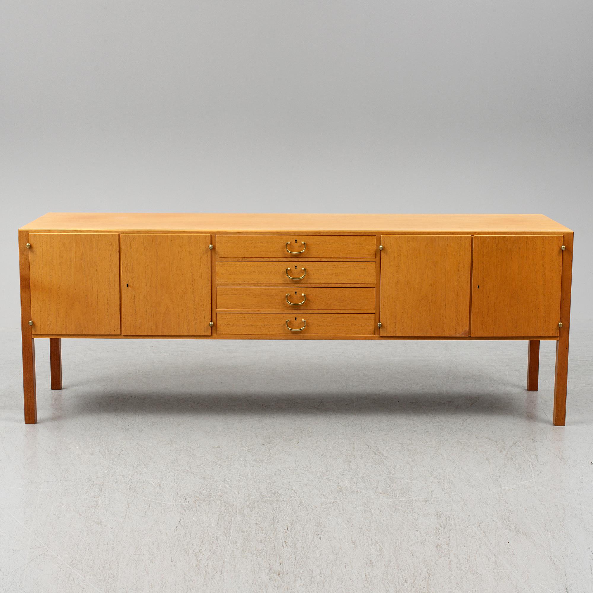 Josef Frank, sideboard, model 1015, Firma Svenskt Tenn.