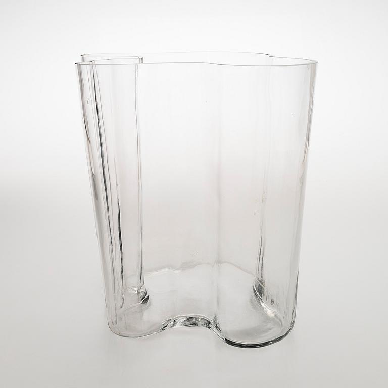 Alvar Aalto, a '3031' vase, signed Alvar Aalto, 1960/70s.