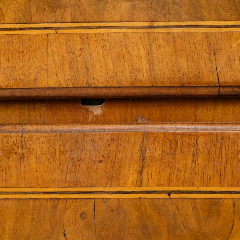 Chest of drawers, late Baroque, mid-18th century.