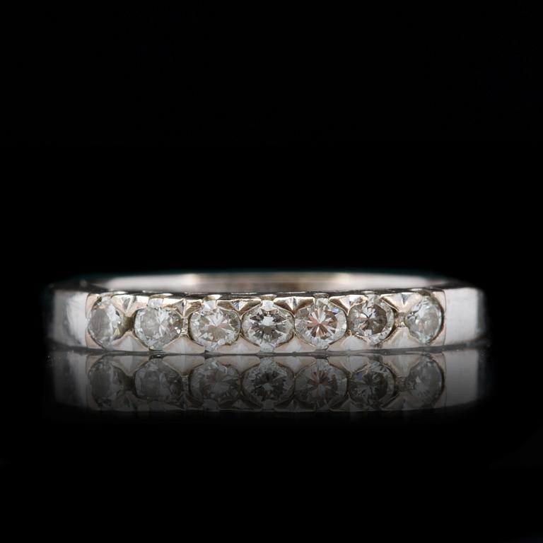RING, 18 k vitguld med briljantslipade diamanter totalt ca 0,21 ct. Vikt ca 2,5 g.