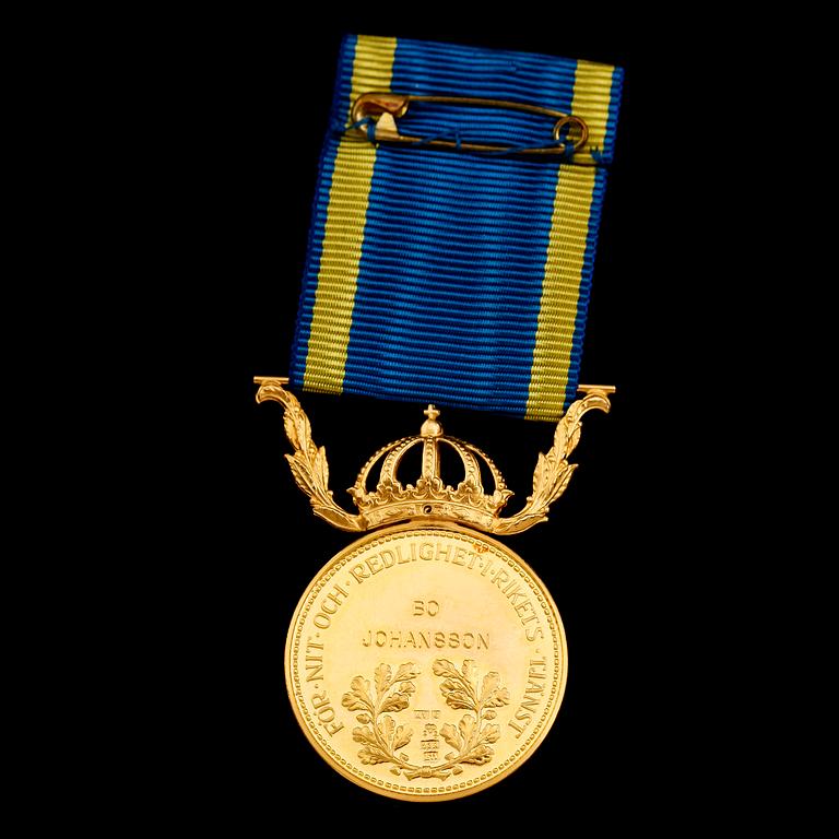 MEDALJ, 23 k guld, Carl XVI Gustaf, 2003. Vikt ca 15 gram.