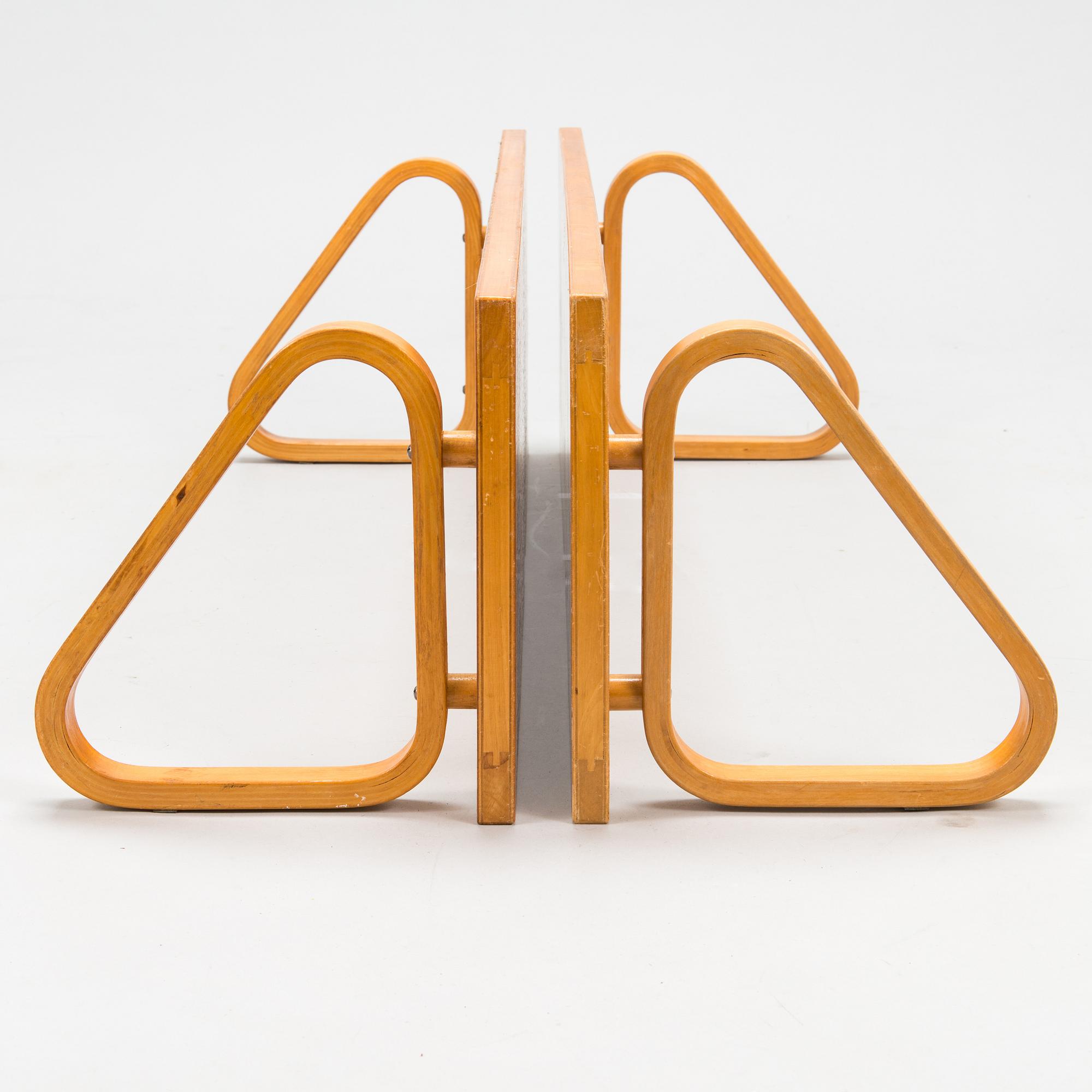 Alvar Aalto hylla, 2 st, modell 112. 1930-/40-tal.