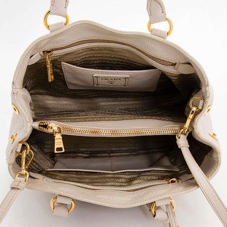 Prada, a 'Vitello Daino Tote' bag.
