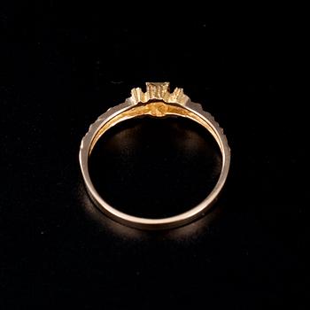 RING, guld 14K, diamant 0,02 ct, Alpo Tamminen, Åbo 1972. Vikt 1,9 g.