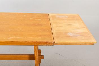 A Carl Malmsten 1930/40:s pine dining table for Svensk Furu.