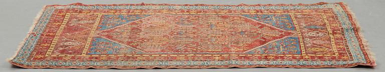 MATTO, an antique Anatolian, the Ottoman Empire, ca 154,5-158 x 99,5-102,5 cm (as well as 1 cm flat weave at one end).