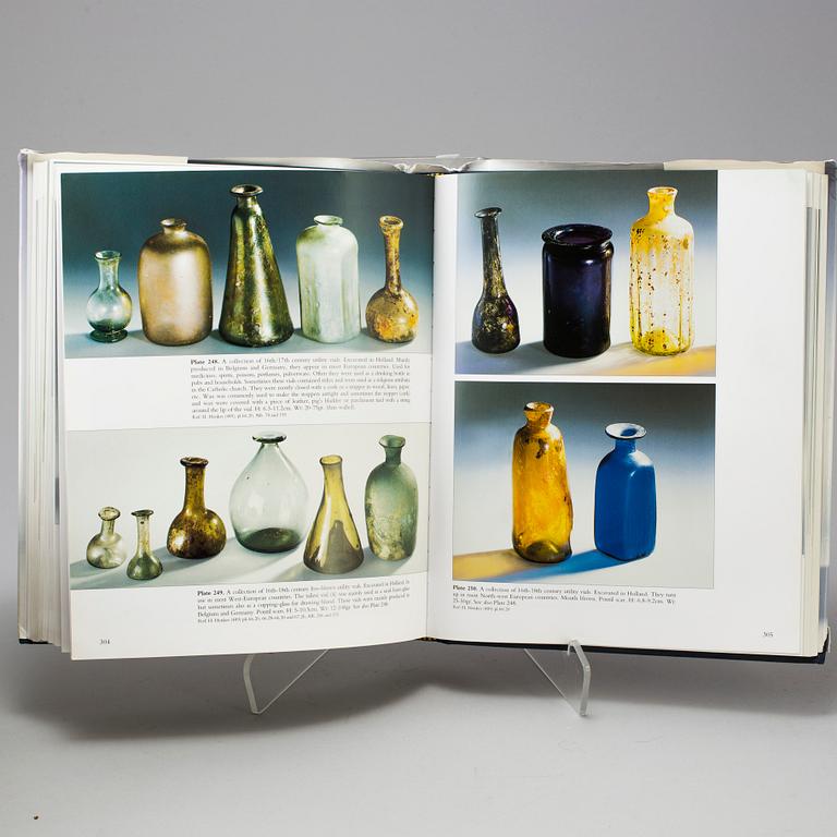 a lot of books about swedish and norwegian glass, including "Svenskt glas", Jan Brunius, Elisa Steeberg, 1995.