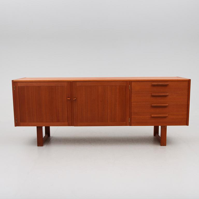 SIDEBOARD, "Domi Monté", Nils Jonsson, Troeds, Bjärnum, 1900-talets andra hälft.