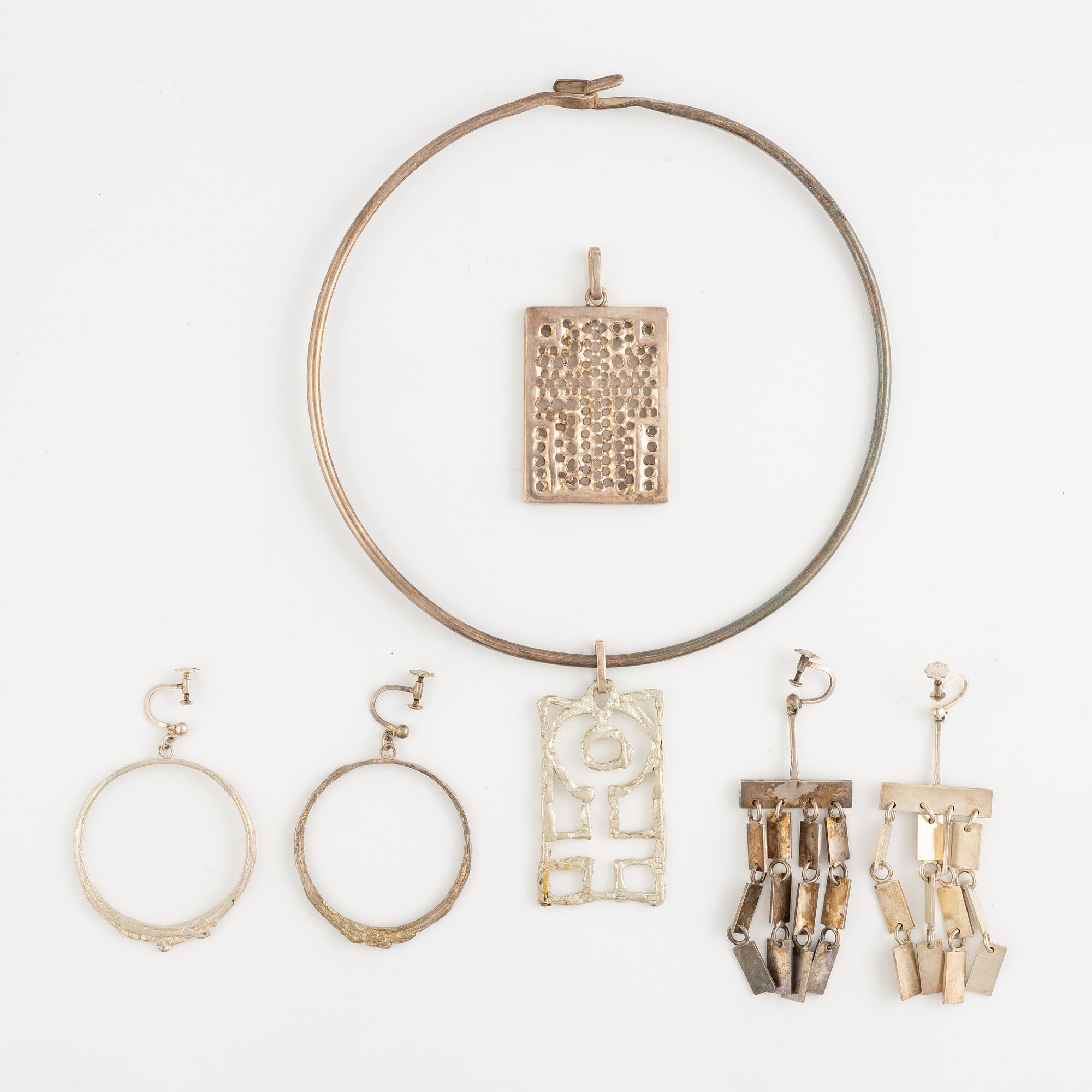 Lars Arby, a neck ring, two pendants and two pairs of earrings, silver, Gothenburg circa 1966, 1976, 1977 and 1980.