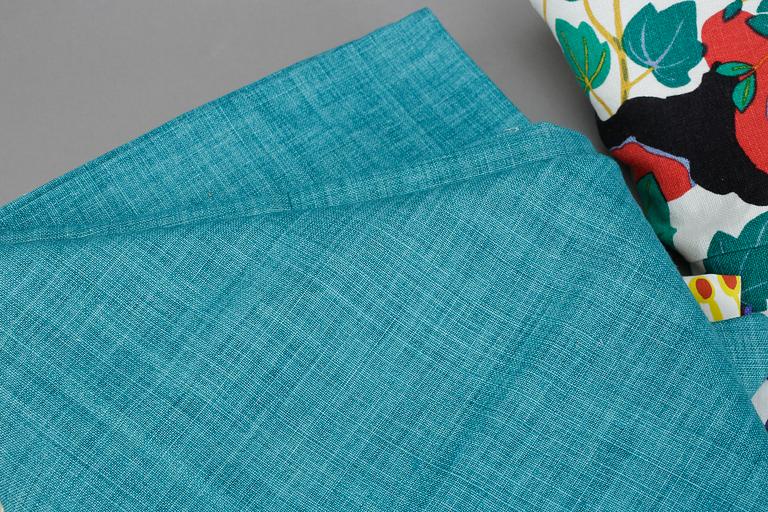 DUKAR, 2 st, GARDINKAPPA samt TYG. Svenskt Tenn, bla Josef Frank.