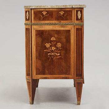 A Gustavian late 18th century commode attributed to Jonas Hultsten (master in Stockholm 1773-1794).