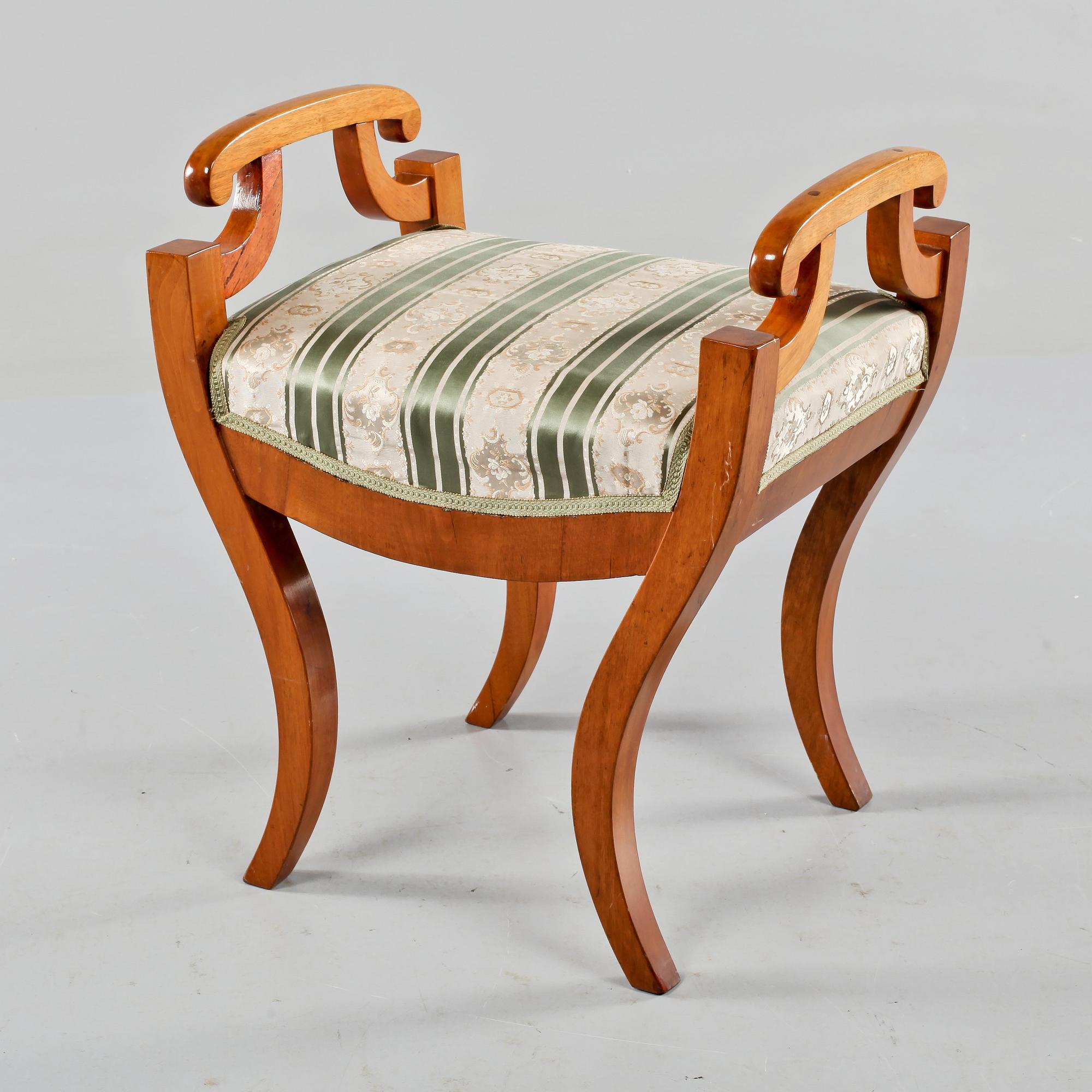 TABURETT, Karl Johan, 1800-talets mitt.