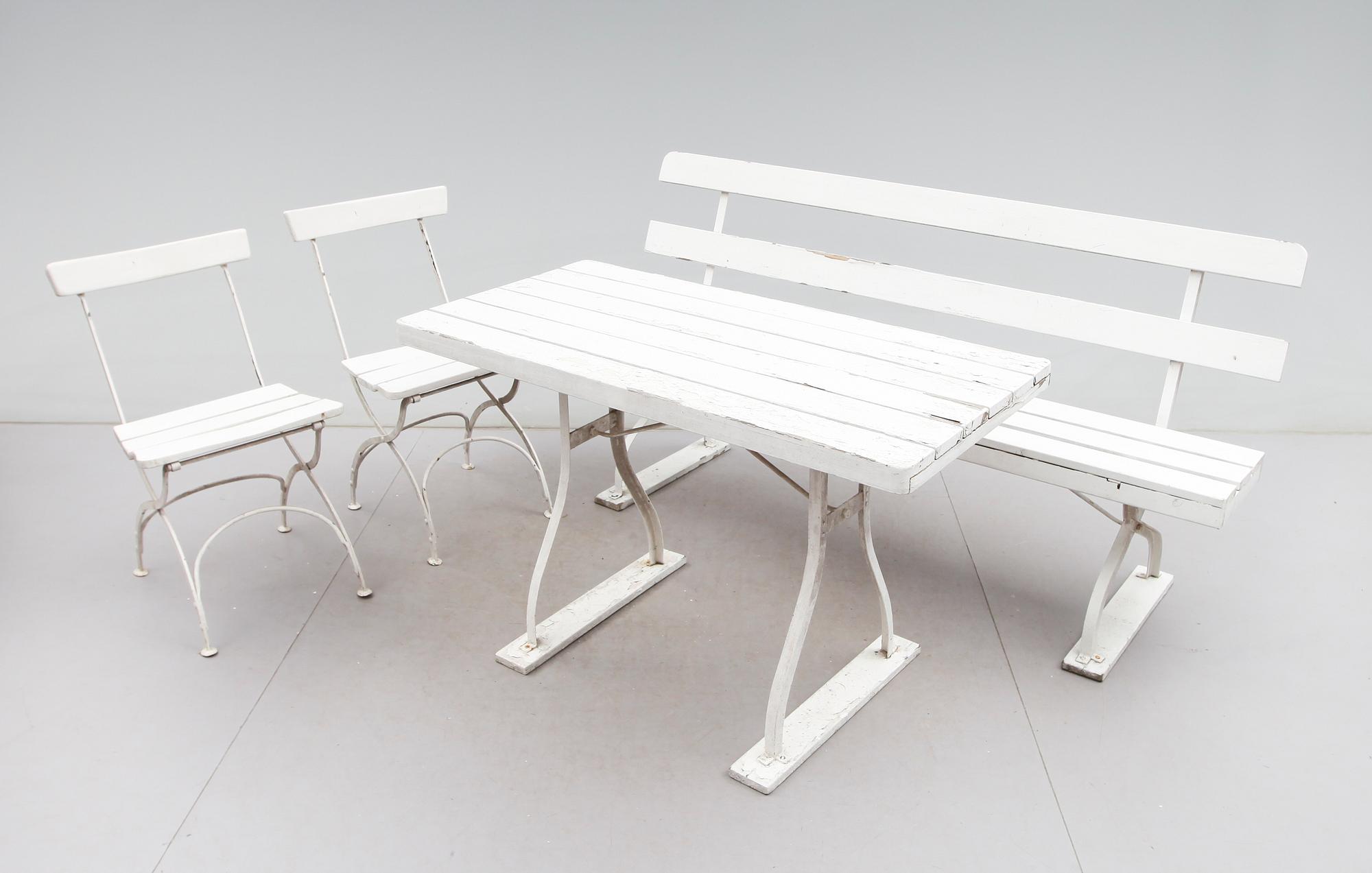 TRÄDGÅRDSMÖBEL, 4 delar, omkring år 1900.