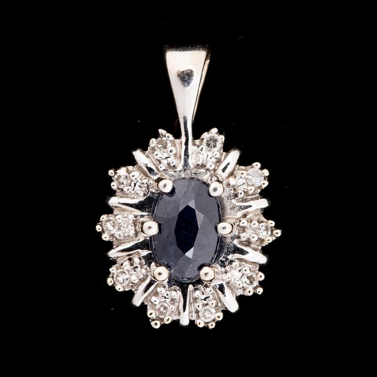Hänge, 18 k vitguld med safir ca 0,60 ct samt åttkantslipade diamanter. Vikt ca 2 g.