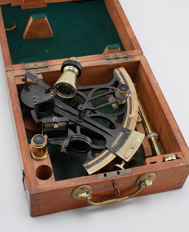 A sextant by Thos Downie in Hamburg from around the year of 1900.