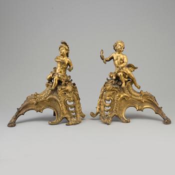 ELDHUNDAR, ett par, rokokostil, sent 1800-tal.