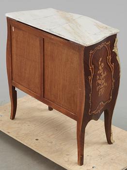 BYRÅ, rokokostil, 1900-talets andra hälft.